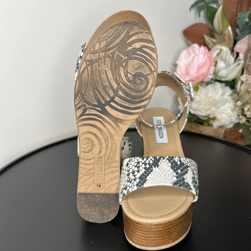 Steve Madden Zilya Sandal - Picture 6 of 8